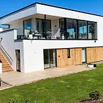 Architect-Designed Home Near Ons