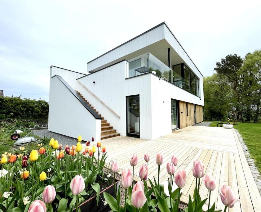 Architect-designed Near Ons Villaer *